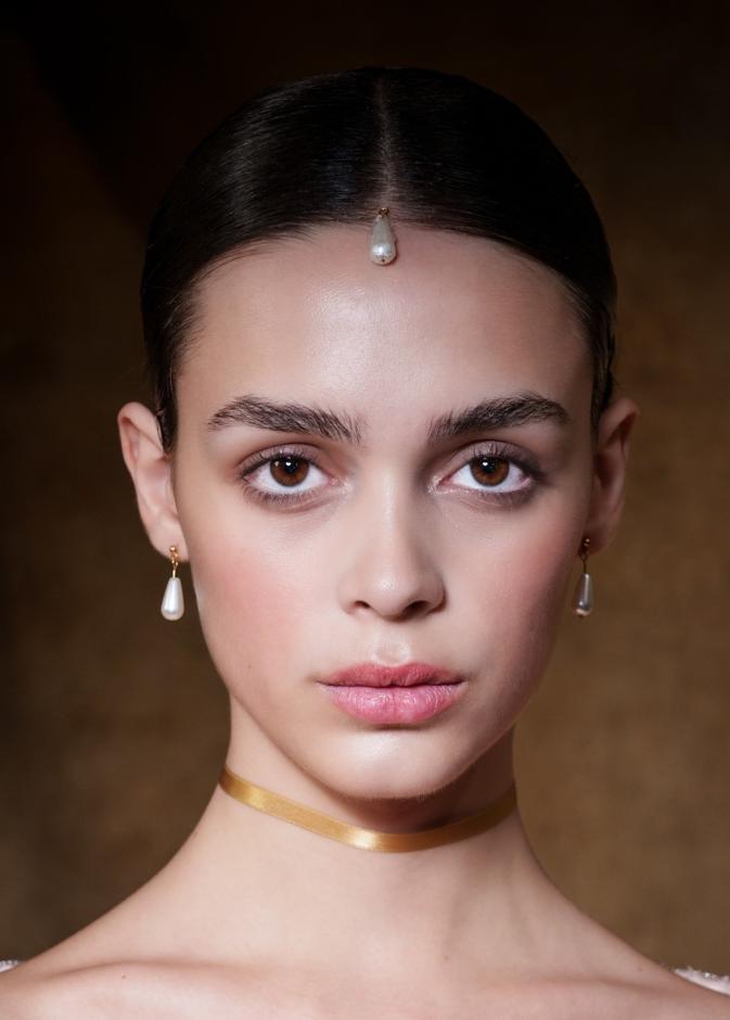 البرايمر أساسي للبشرة والرقبة من دار Zuhair Murad