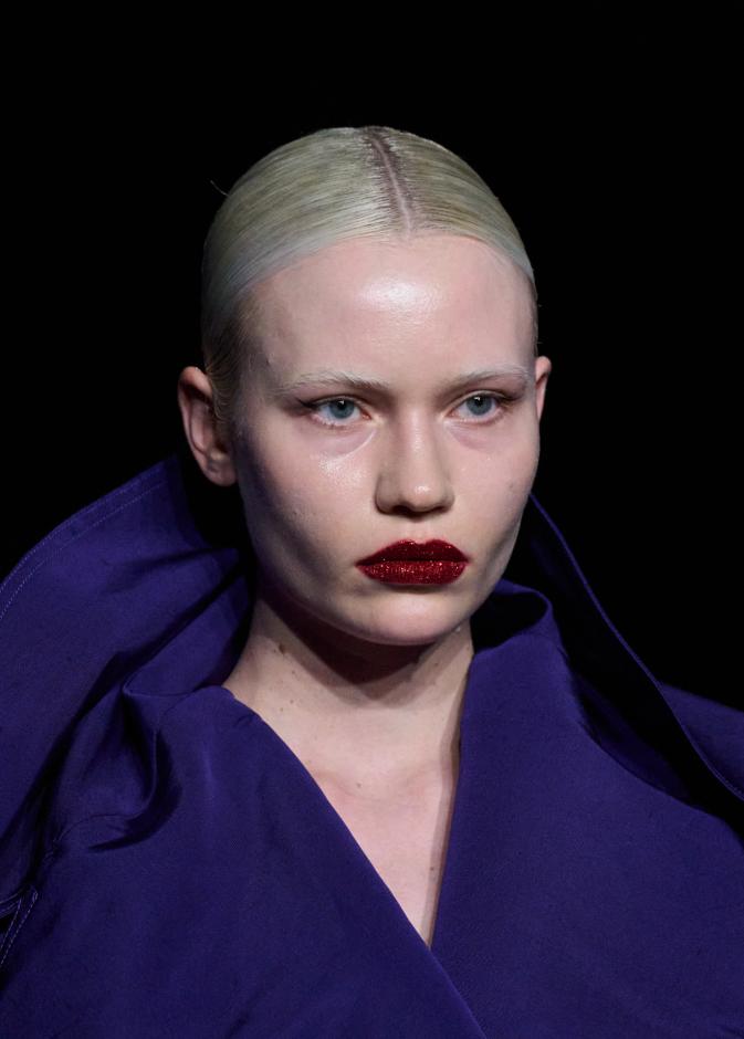 الوان احمر الشفاه الغليتر البراق من دار Prabal Gurung