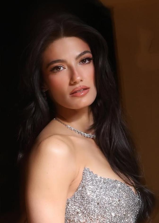 تارا عماد صورة من انستغرام خبيرة المكياج دانا خضر