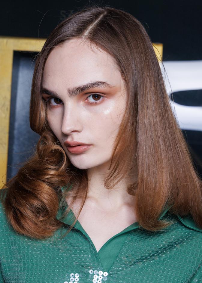 علاج فراغات الحواجب بطرق طبيعية من دار Conner Ives