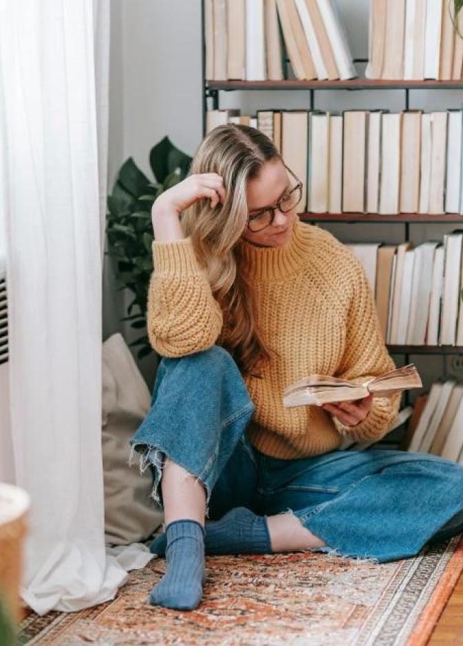 5 أفكار لتصميم ركن خاص في منزلكِ للقراءة والسكينة