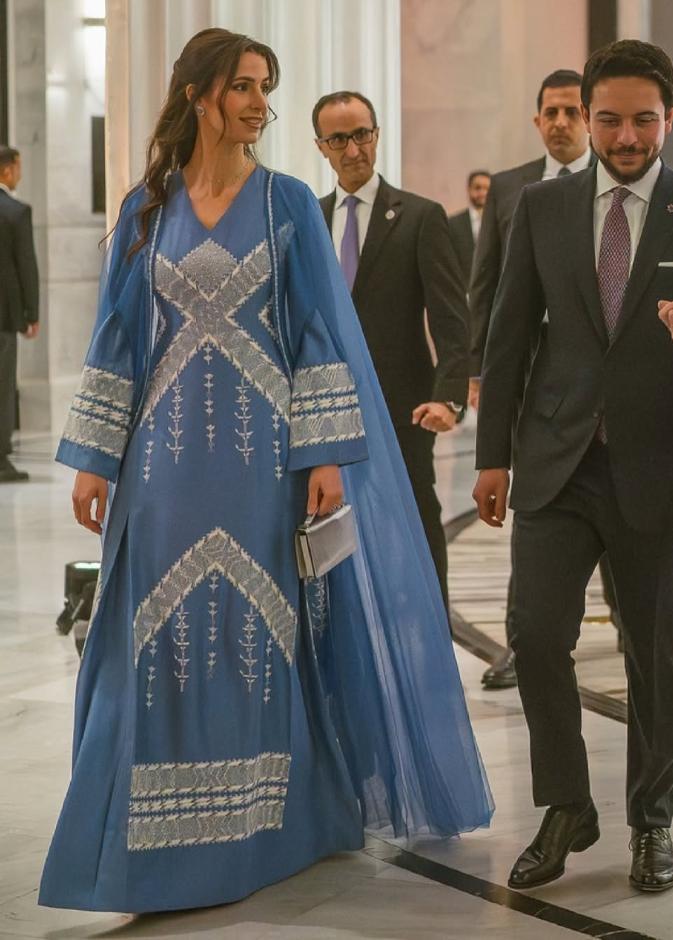 إطلالة مميّزة للأميرة رجوة برفقة زوجها الأمير حسين