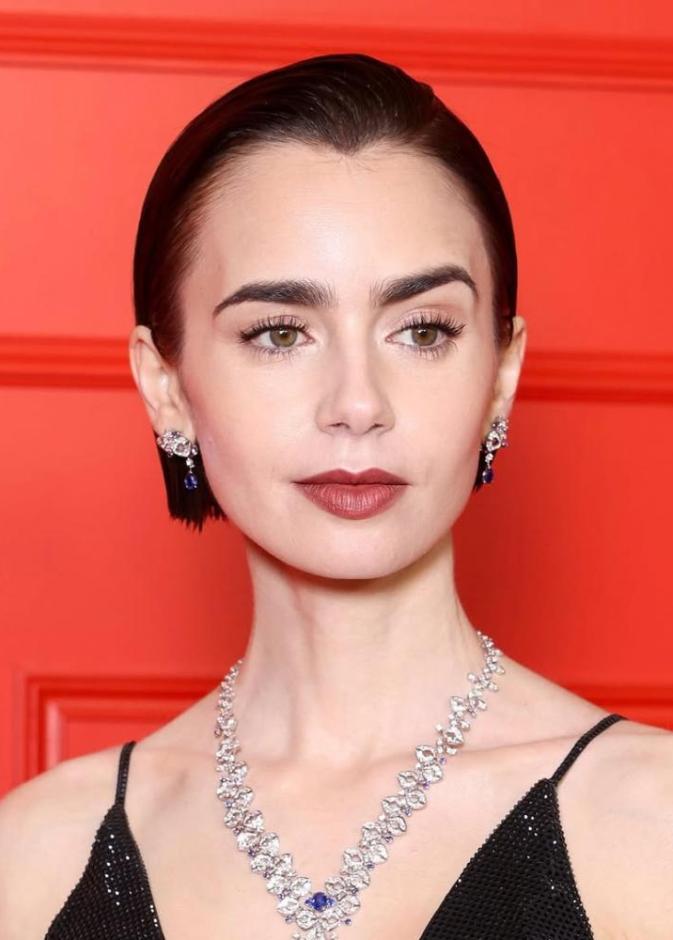 ليلي كولينز