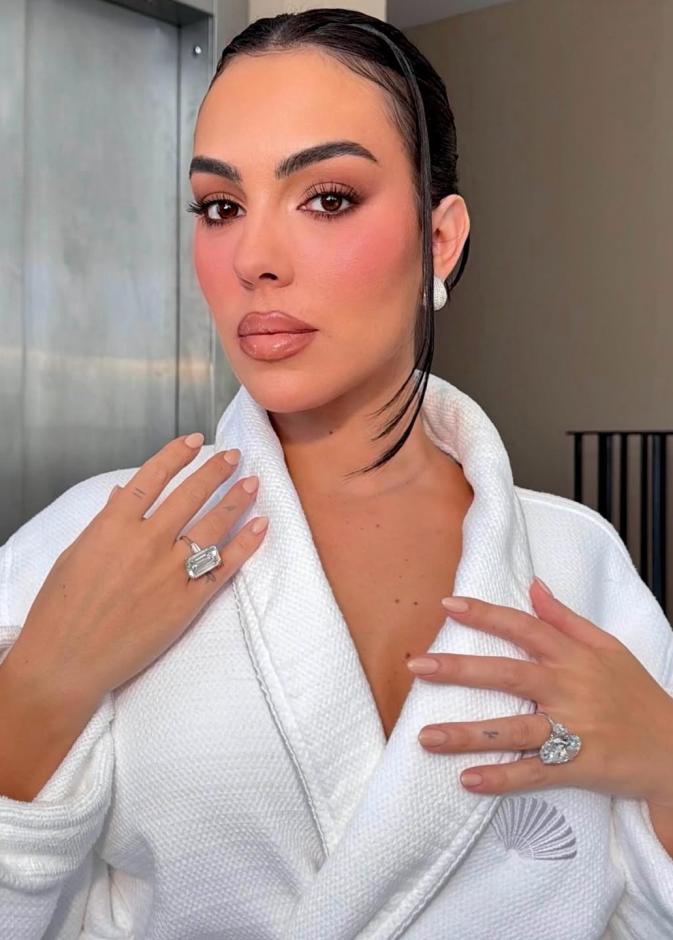 خطوات مكياج جورجينا بأنامل خبير التجميل "باتريك تا" لإطلالة طبيعية متألقة