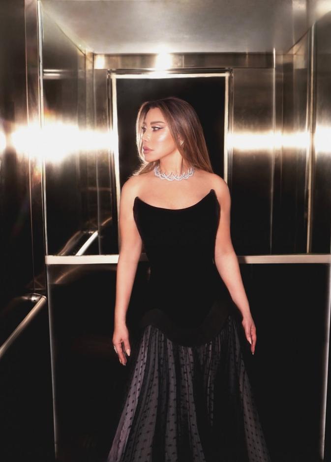 نجوى كرم واجمل إطلالاتها بفساتين الكورسيه وأحدثها باللون الأسود ..بالصور