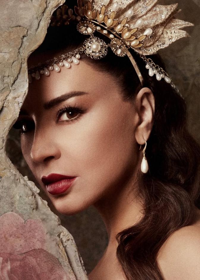  كيف جعلت ماغي بو غصن شعرها جزءًا من المسار الدرامي؟