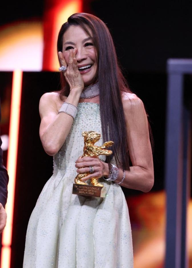 تكريم ميشيل يوه بجائزة الدب الذهبي الفخرية