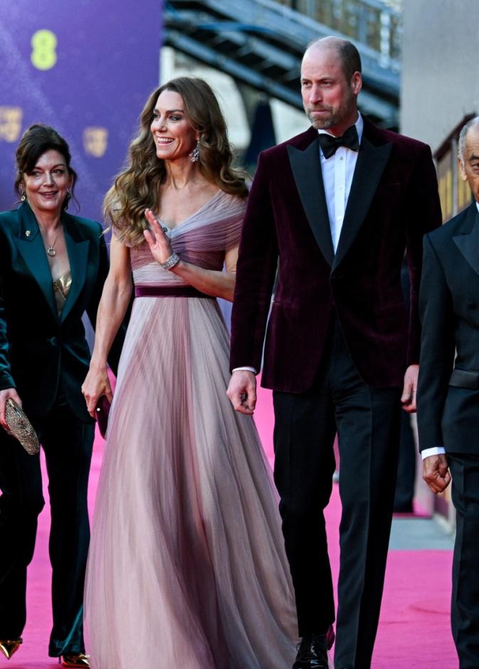 النجمات يتألقن بأجمل الفساتين في حفل BAFTA 2026… وعودة لافتة لكيت ميدلتون