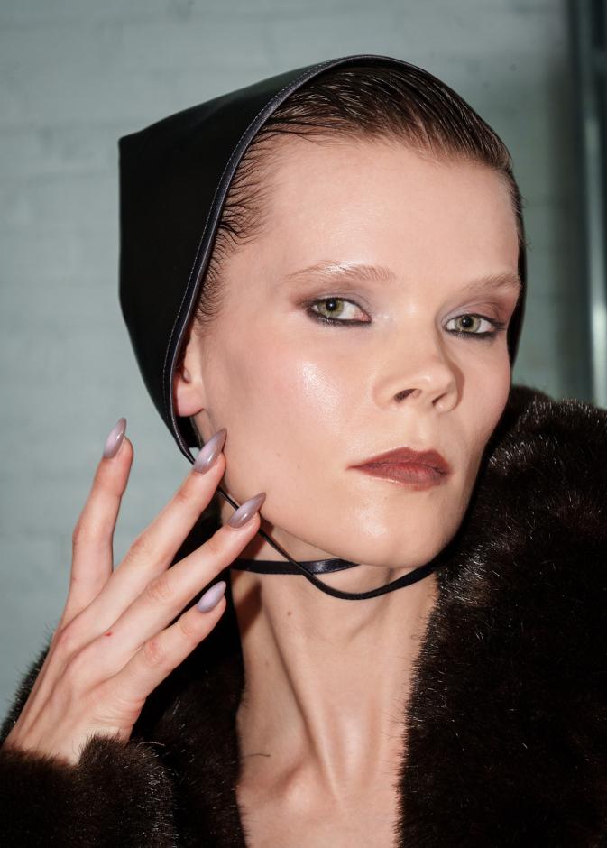 ألوان مناكير شتاء 2027 تغني عروض نيويورك