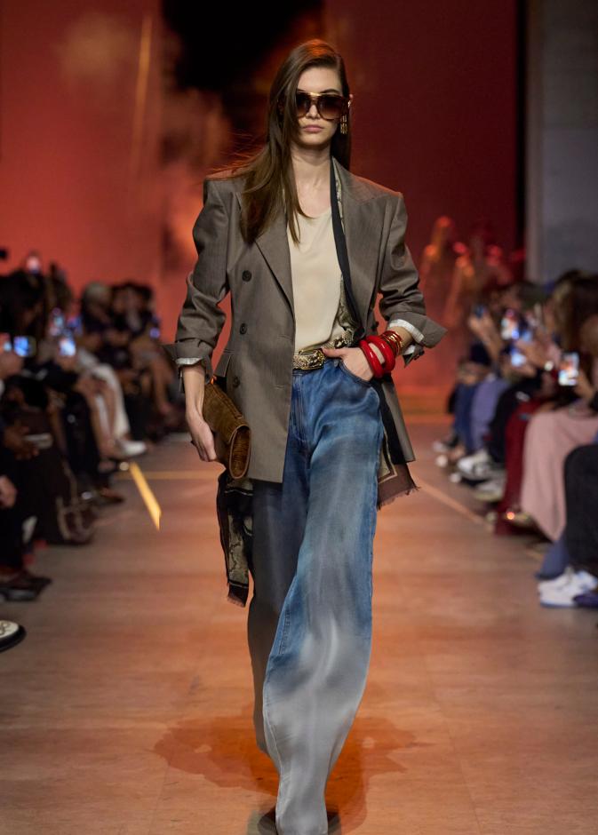 إطلالة من Elie saab