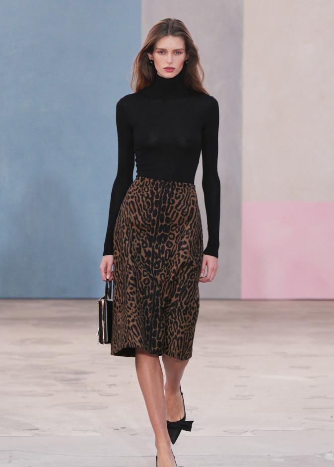  مجموعة كارولينا هيريرا لخريف 2026 تكريم للمرأة القوية والمثقفة