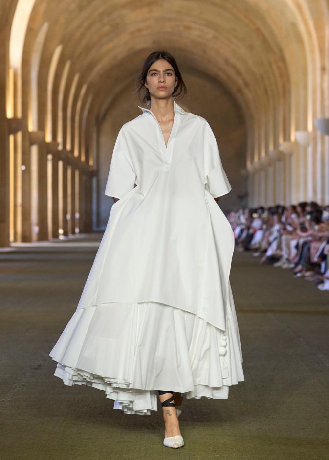 إطلالة من Jacquemus