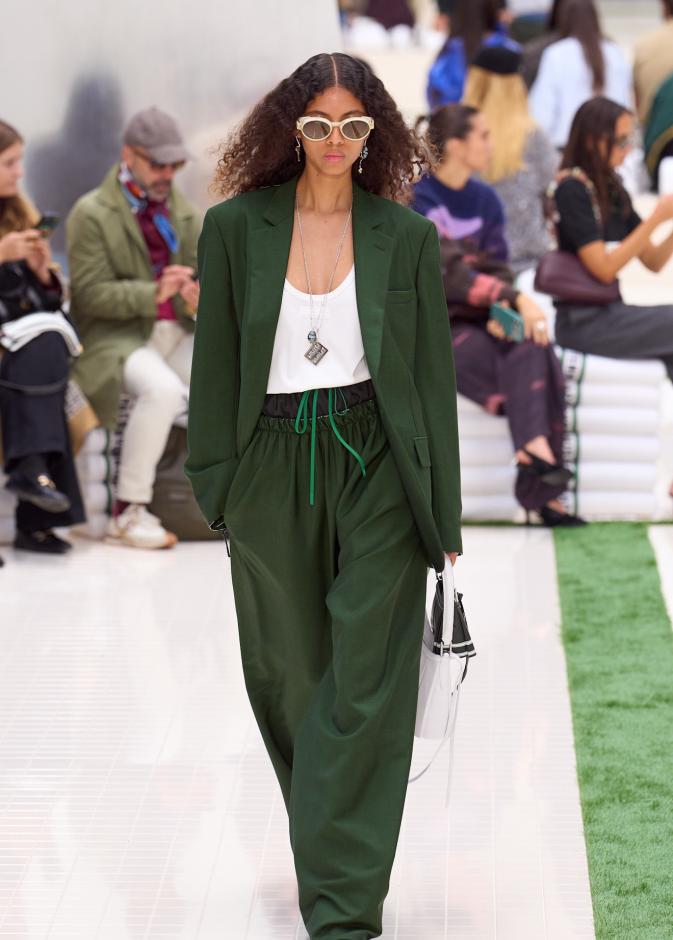 إطلالة من Lacoste