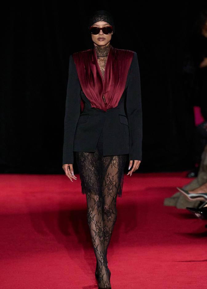 مجموعة لاكوان سميث لخريف 2026 للمرأة الغامضة والقوية