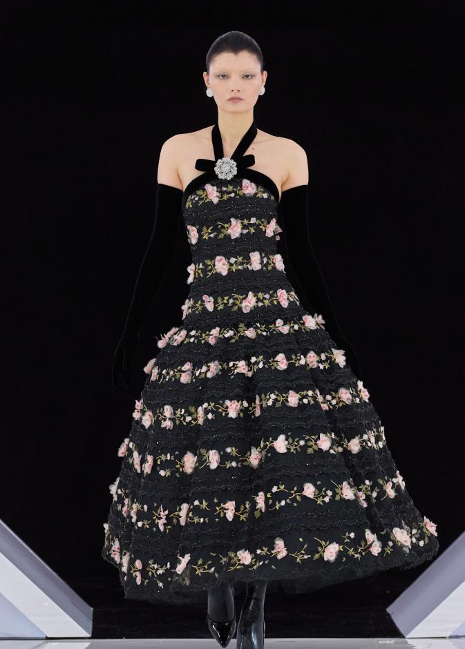 رومانسية الحديقة الشتوية وهندسة الصورة الأنثوية في مجموعة Richard Quinn خريف وشتاء 2026