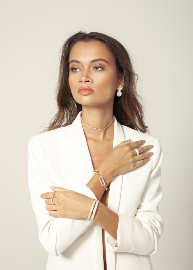 STONE… حين تتحوّل الفخامة الهادئة إلى توقيع أنثوي خالد