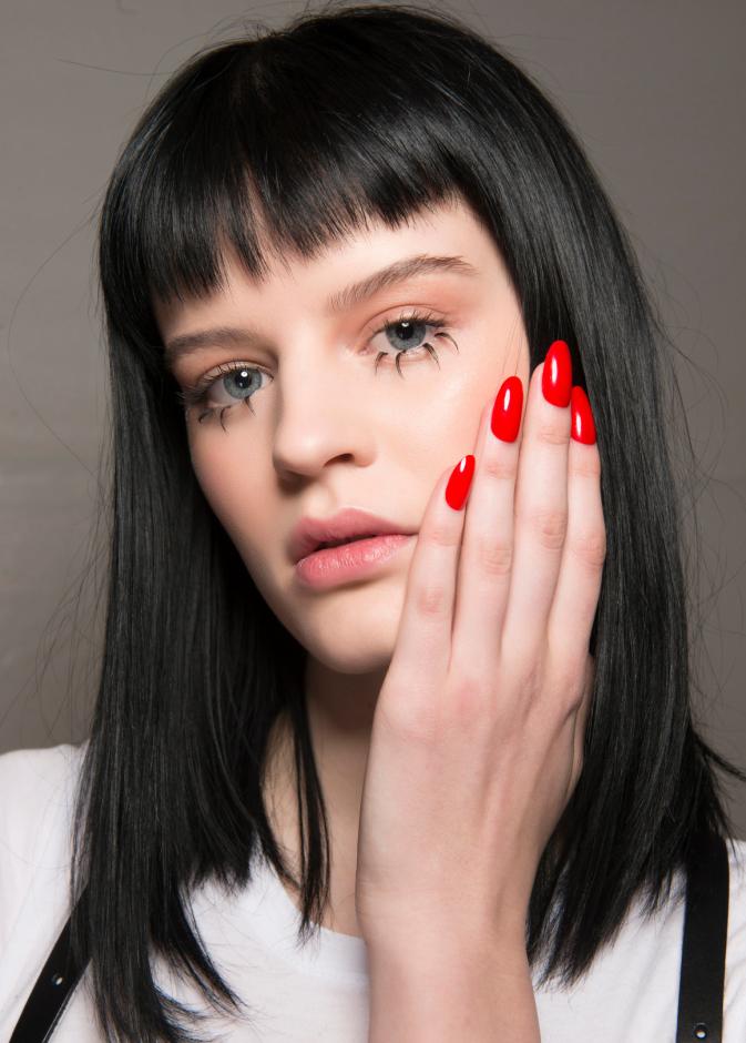 مناكير احمر من دار Scott bbt