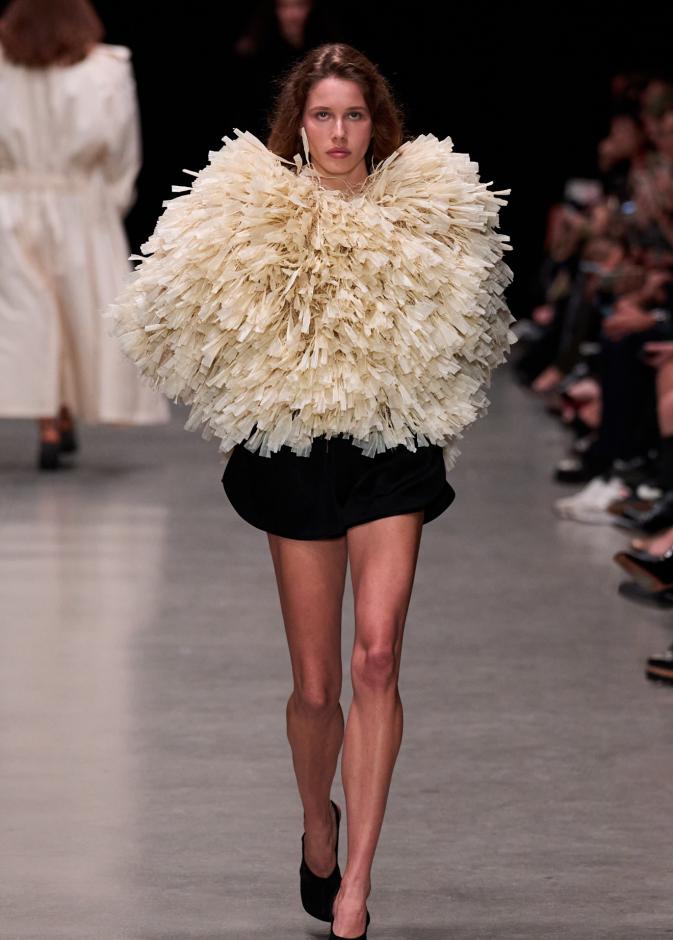 إطلالة من Stella McCartney