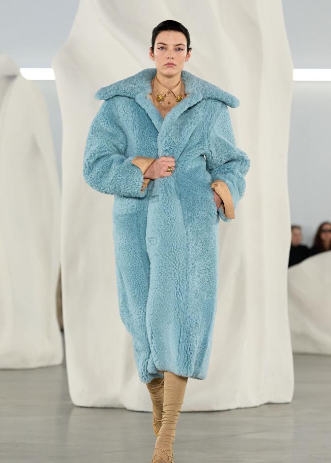 عرض أزياء مجموعة Ulla Johnson لخريف وشتاء 2027