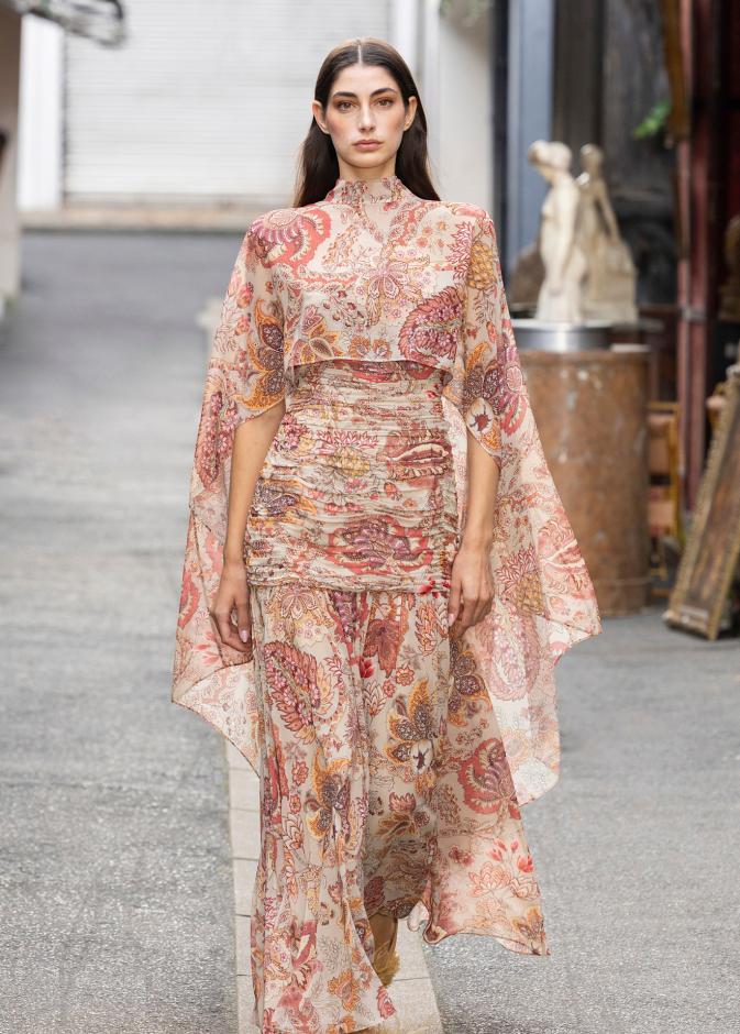 ألوان تميز الفساتين الشرقية من Ungaro 