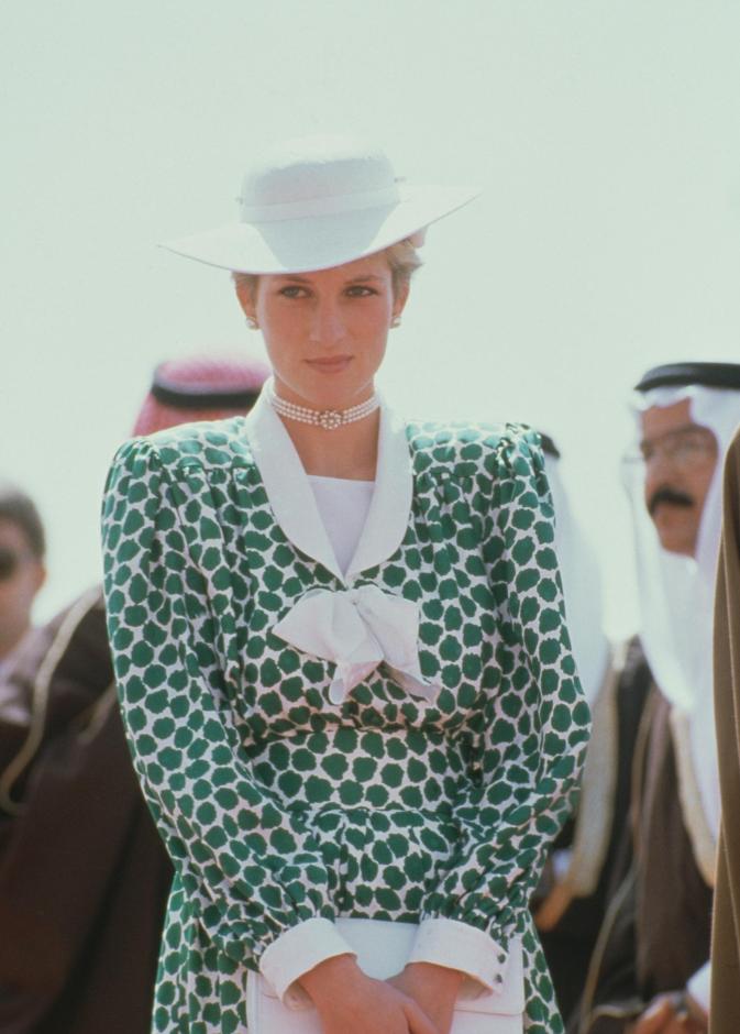 زيارة الأميرة ديانا الملكية إلى السعودية عام 1986: رمزية التصميم في فستانها الأخضر