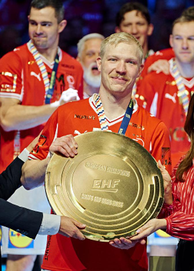 نظارات الملكة ماري.. مرحلة جديدة من الأناقة الملكية والثقة