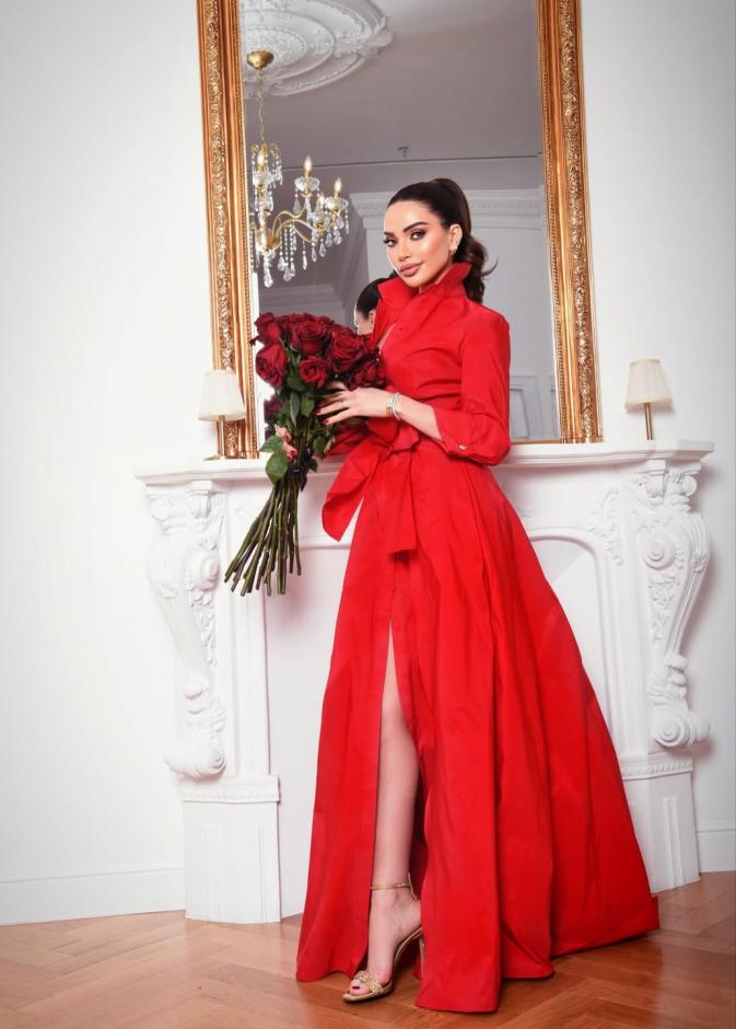داليدا خليل بفستان باللون الأحمر