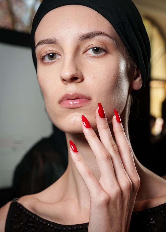 أظافر بألوان حيوية ومشرقة هذا الربيع