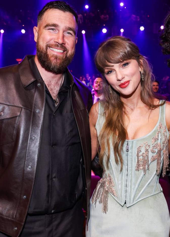 أول ظهور لـ تايلور سويفت وترافيس كيلسي في حفل