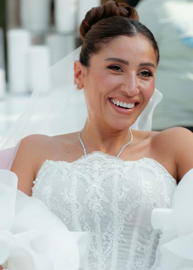 أطلت دينا الشربيني عروسا في المسلسل