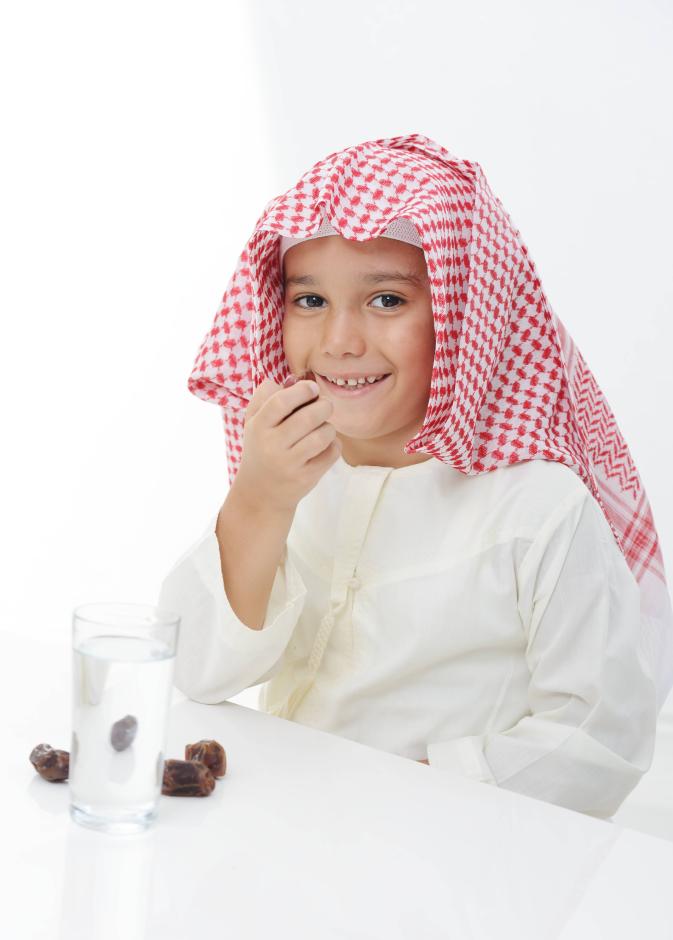 بالقدوة الحسنة والقصص التربوية الجميلة تزرعين حب الصيام في قلوب أطفالك