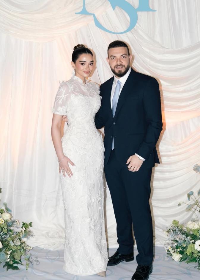 تألقت ملك احمد زاهر بإطلالة عرائسية بيضاء 