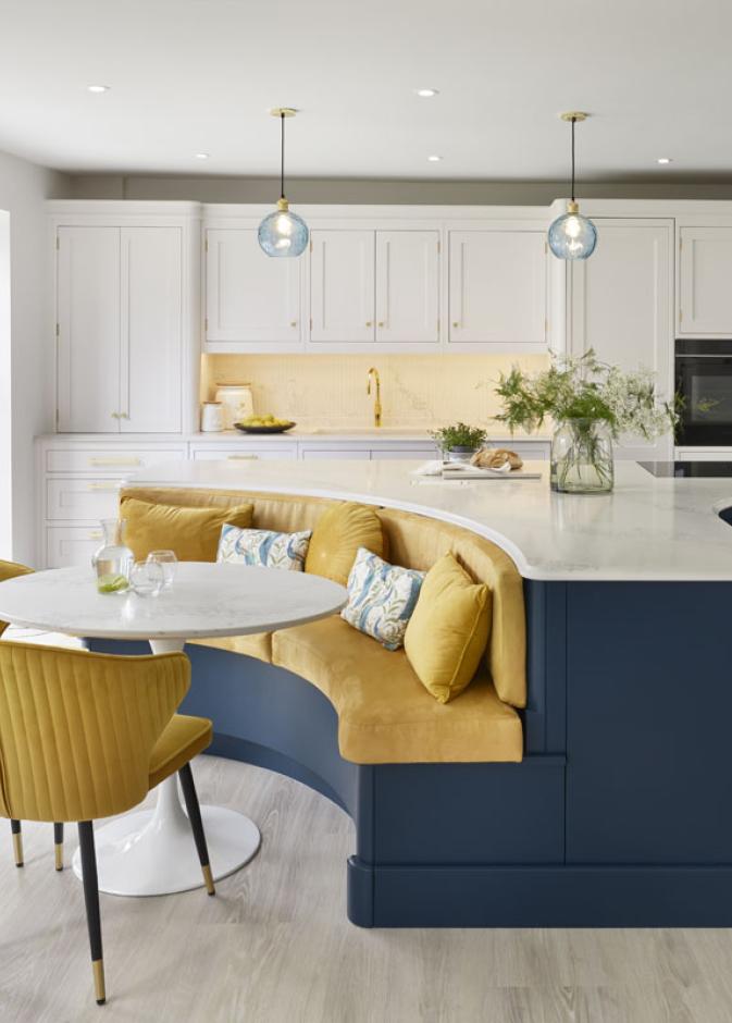 تتصدر مقاعد البانكيت تصميمات المطابخ الحديثة