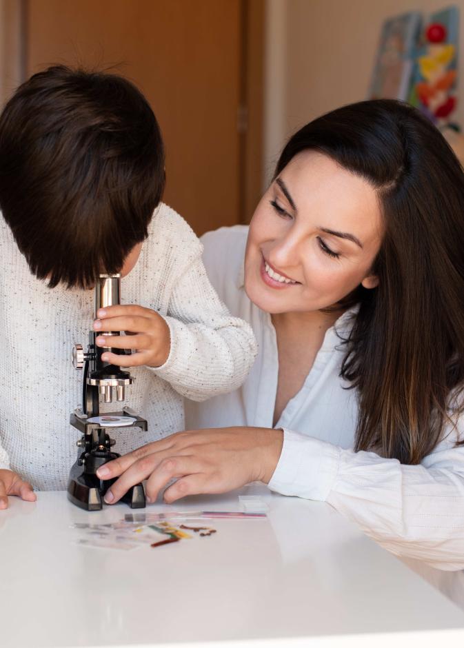 تعليم العلوم البسيطة للأطفال وعمل تجارب معهم يحقق لهم متعة كبيرة