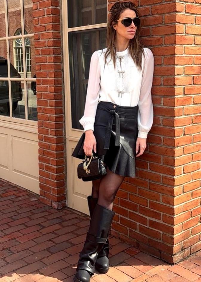 تنسيق التنورة الجلد على طريقة أنابيلا هلال