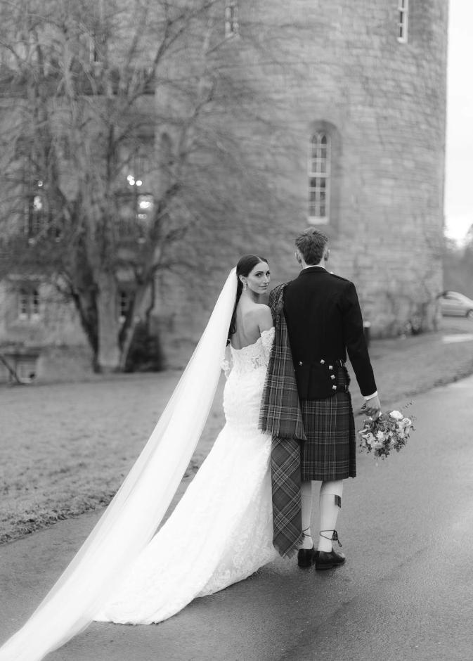 حفل زفاف جوردان هارفي Jordan Harvey وماديسون فيندلي Madison Fendley في قلعة دالهاوزي Dalhousie Castle في بونيريج Bonnyrigg