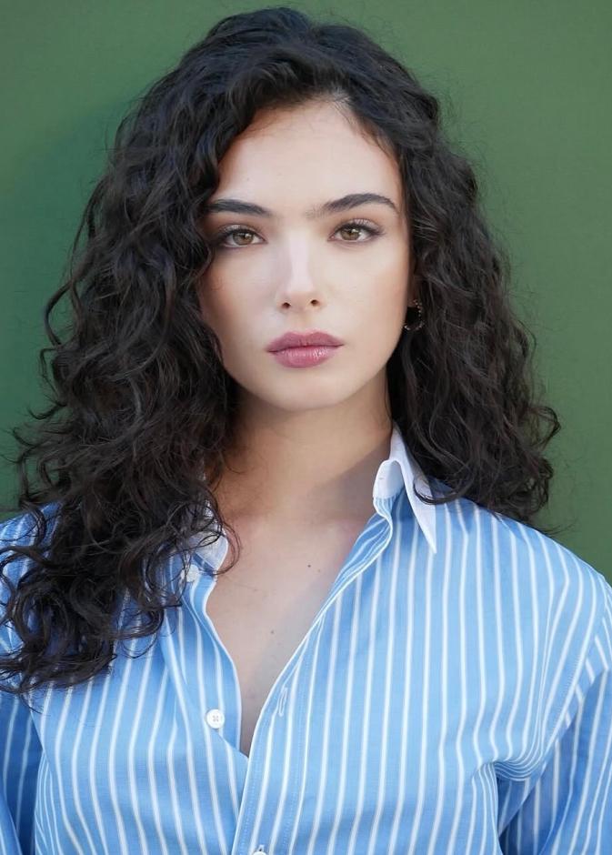 ديفا كاسل ابنة النجمة مونيكا بلوتشي صورة من انستغرامها