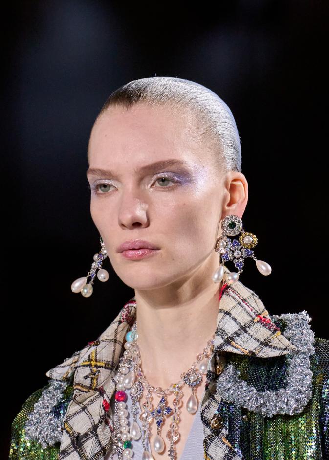 رسمات المكياج الغليتر والبنفسجي من دار CHANEL