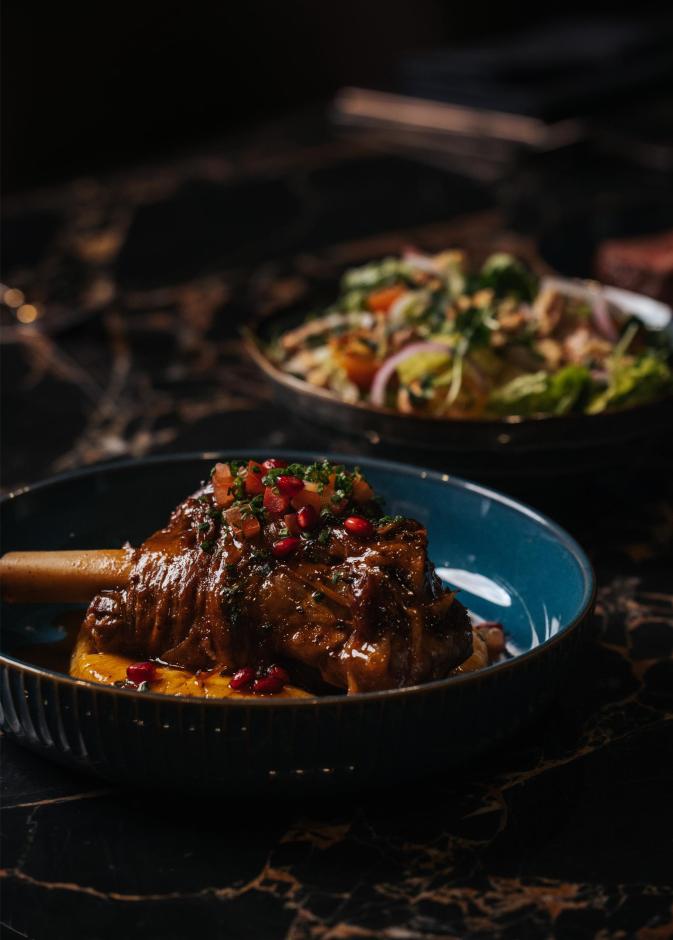 رول خروف محشي بالفريكة، التمر والمشمش