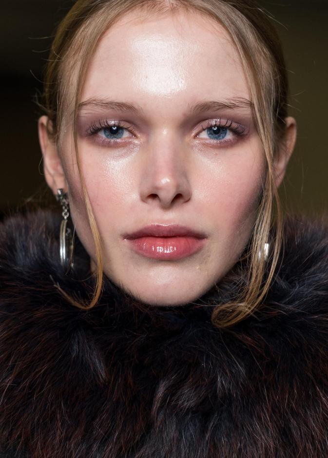 لإطلالة جذابة في عيد الفطر مكونات طبيعية وخطوات عملية لتثبيت المكياج لساعات طويلة