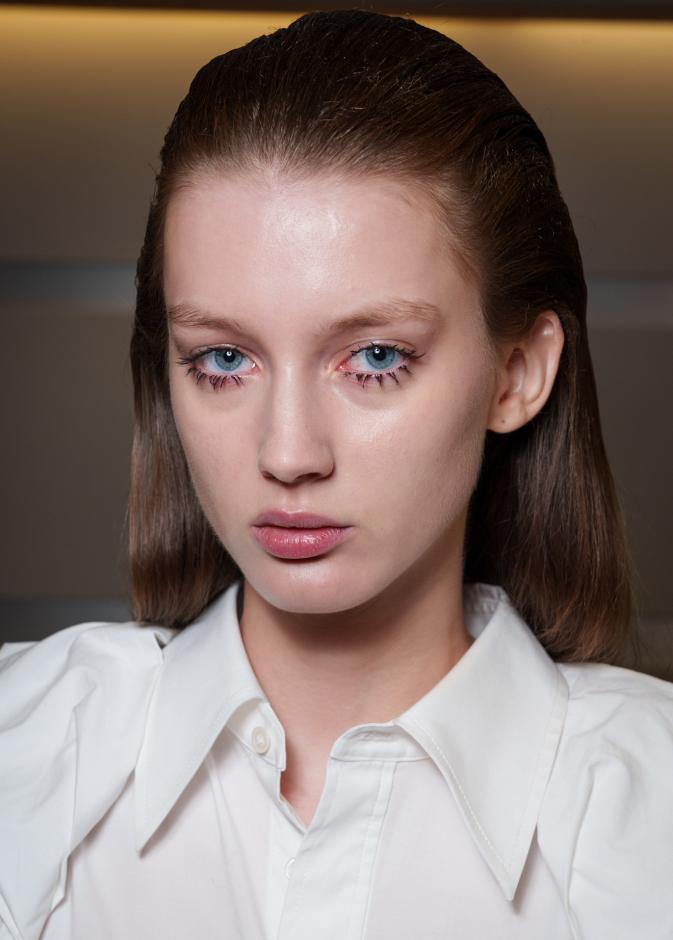 صيحة الفراغات الهندسية على الرموش من دار Toga_2