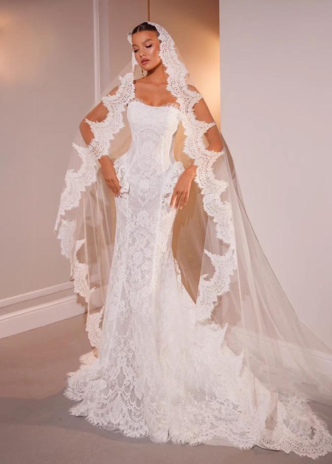 فستان زفاف مشغول بالدانتيل من megaday_wedding