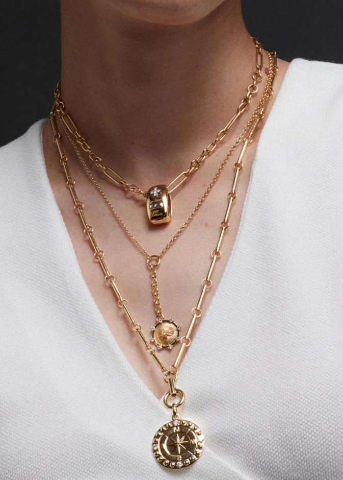 قلائد الطبقات في رمضان لمسة مشرقة مع العباءة والقفطان