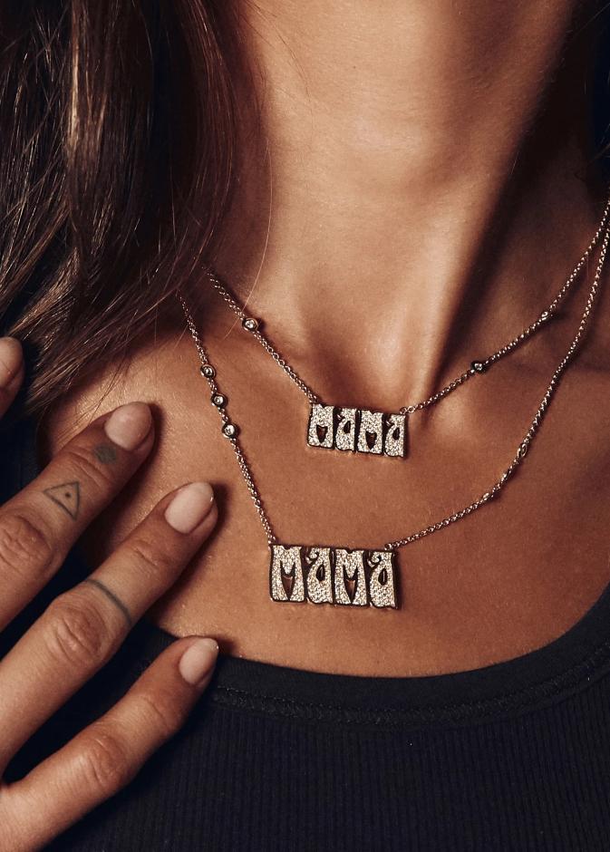 قلادة Mama  من  Jacquie Aiche