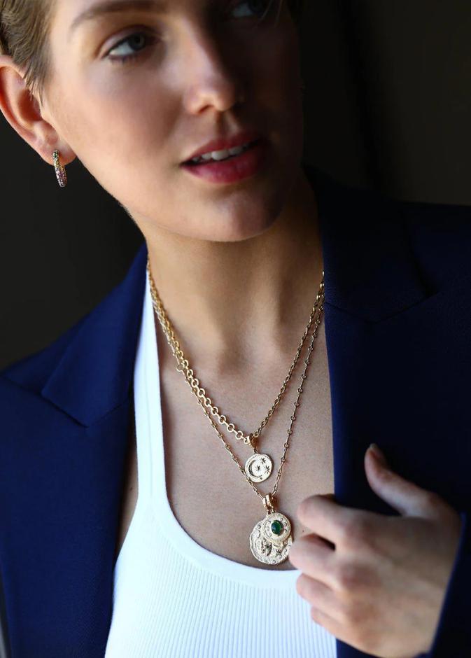 كيف تختارين مجوهراتك لإطلالة العيد بين الفخامة والبساطة