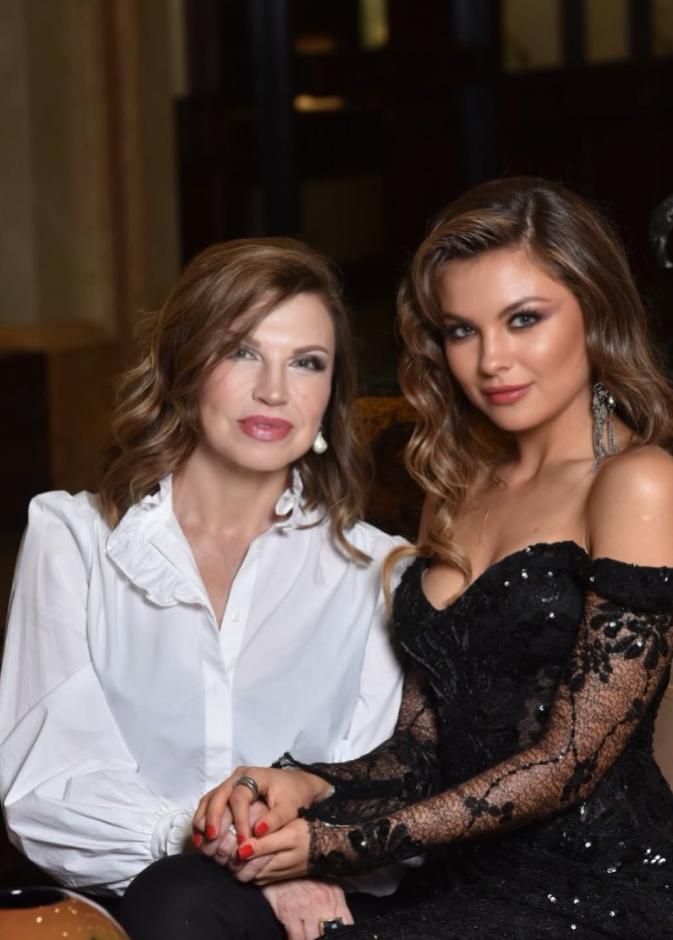 ملكة جمال لبنان مايا رعيدي ووالدتها