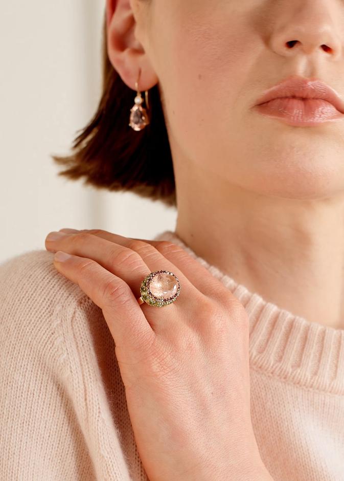 مجوهرات راقية تناسب فساتين الربيع المزهّرة