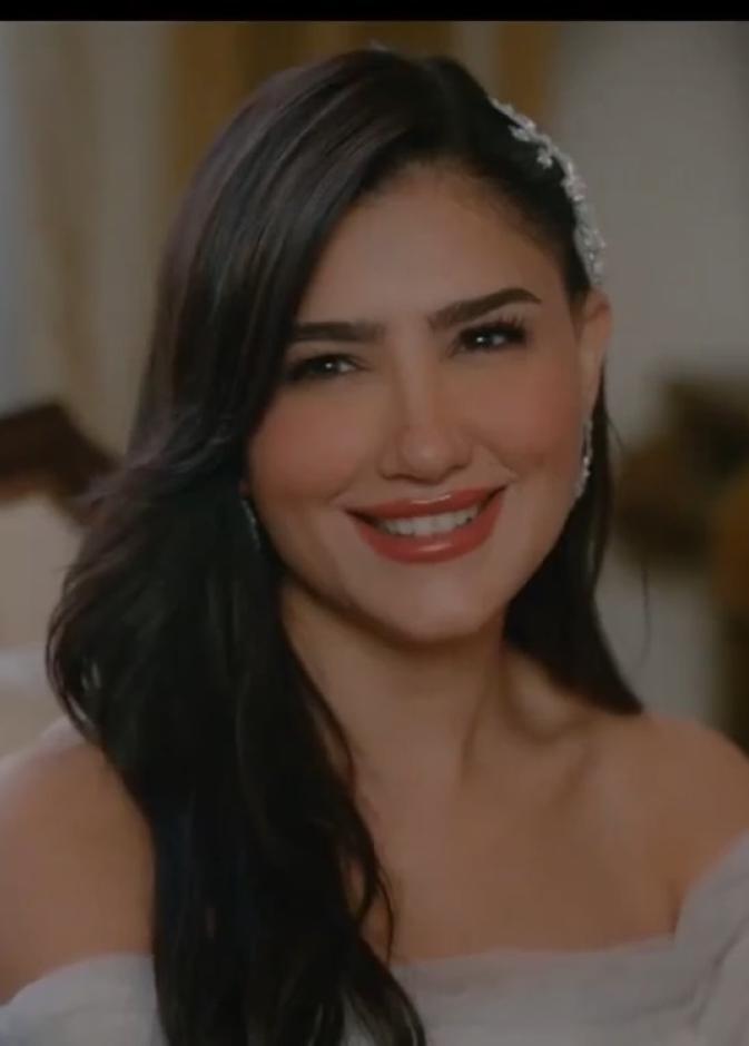 مي عمر بالفستان الأبيض في الحلقة 12