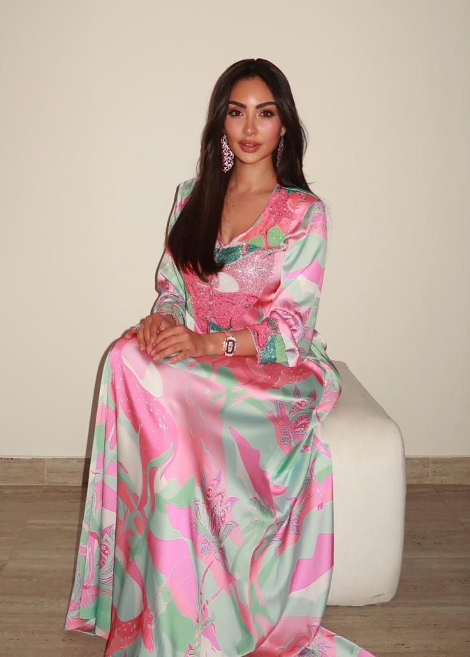 نور الغندور بساعة يد ومجوهرات فارهة