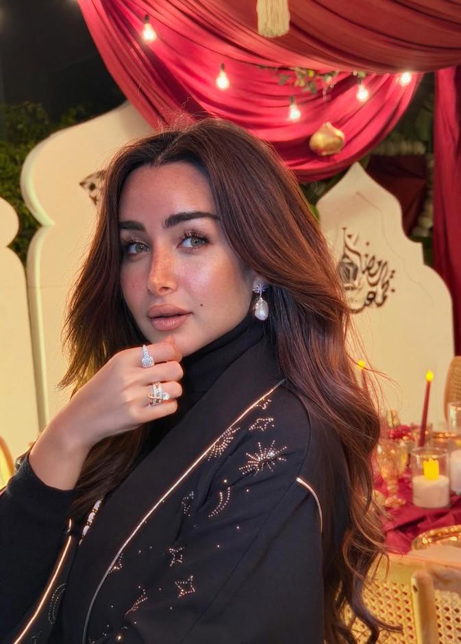 دليلك تنسيق المكياج وتسريحات الشعر مع القفاطين والعباءات في رمضان